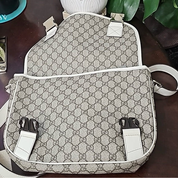 Gucci Plus Monogram Double Buckle Flap Messenger and laptop Bag. Top quality - Picture 10 of 15